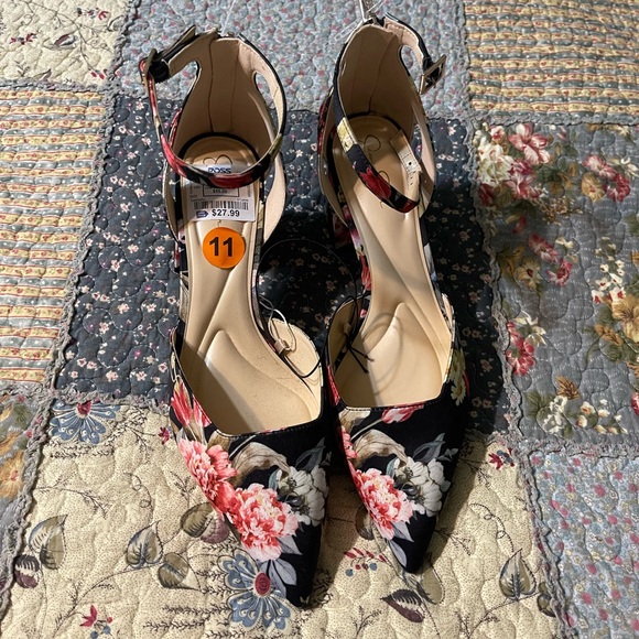 Jessica Simpson Floral Women's Heels - Picture 1 of 3